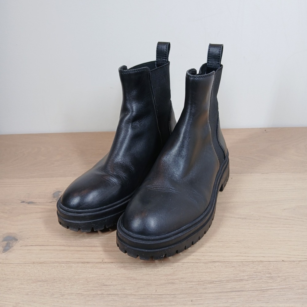 Steve Madden Chelsea Boots Women 8 Black Leather Lug Sole Platform Ankle Boots